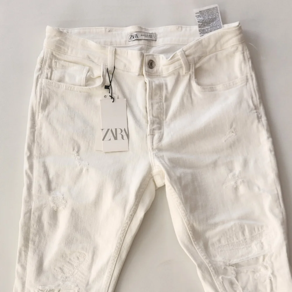NWOT- Zara Men's White Distress Skinny Jeans - Picture 2 of 11